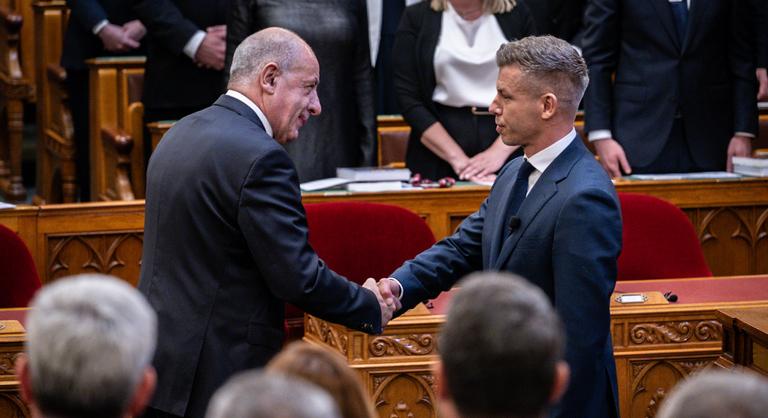 Sulyok Tamás megkapta a selyemzsinórt, de egyelőre több forgatókönyv is lehetséges