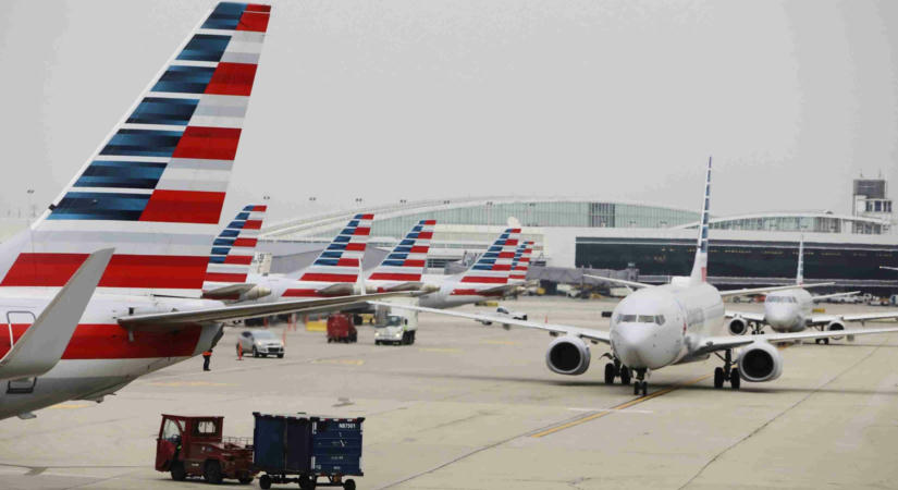 Nagyot fordít az American Airlines: visszatérnek a képernyők az ülések háttámlájára