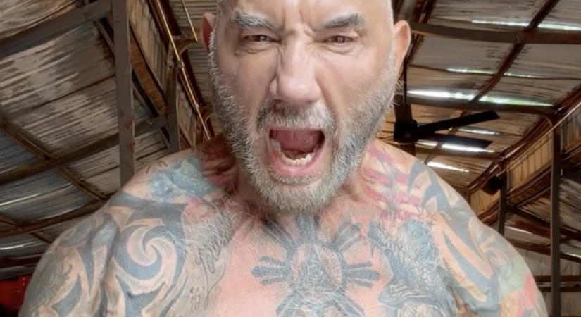 Dave Bautista három hét edzés után megmutatta, hogyan gyúr Kratos szerepére