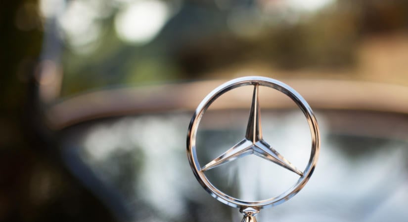Brutál költségcsökkentés a Mercedesnél: gyárbezárások is jöhetnek, bajban a német autóóriás