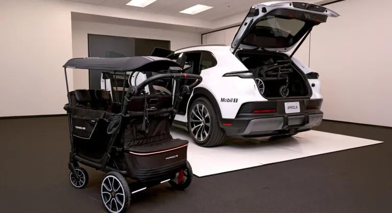 Ha a Porsche babakocsit tervez, abból nem hétköznapi családi járgány lesz