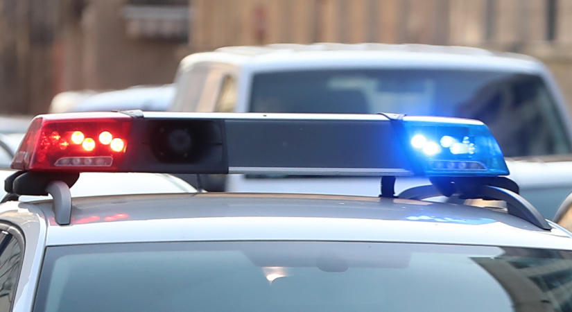 Bombafenyegetés miatt vonultak ki a rendőrök egy budapesti kórházhoz