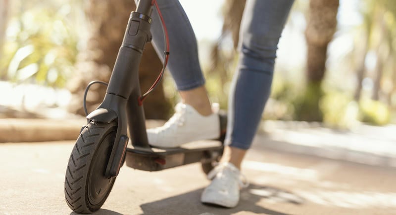 Szigorítják az elektromos rollerek szabályozását