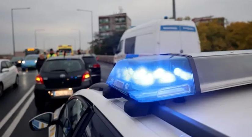 Újabb autósüldözés Székesfehérváron: 130 km/h-val, bedrogozva menekült a rendőrök elől (helyszíni fotó)