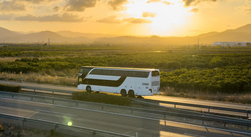 Új fejlemények: friss hír jött az M3-ason történt buszbalesetről, ez történik most