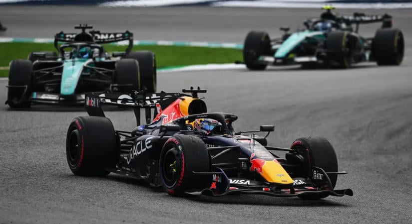 Eltolt rajt után teljes összeomlás: Végül Verstappen nyerte a rendhagyó Bahreini Nagydíjat!