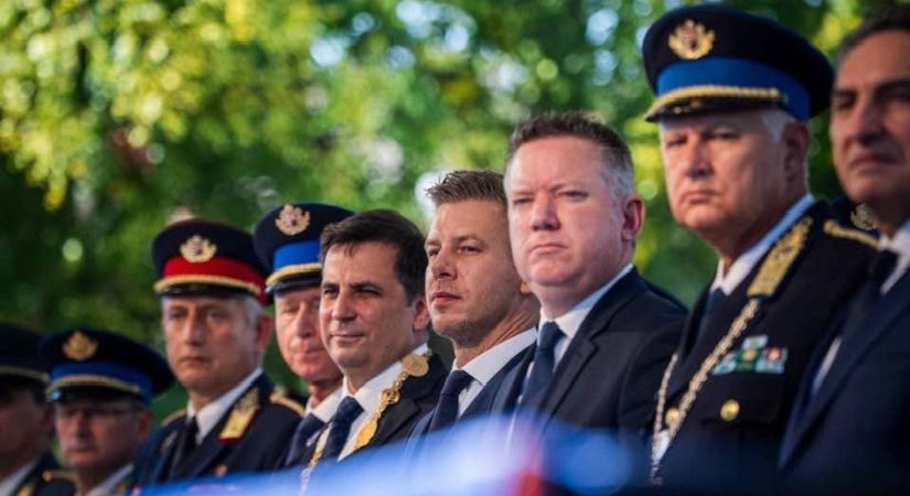 Béremelés helyett egy darab szabadnapot kaptak születésnapjukra a rendőrök a Tisza-kormánytól