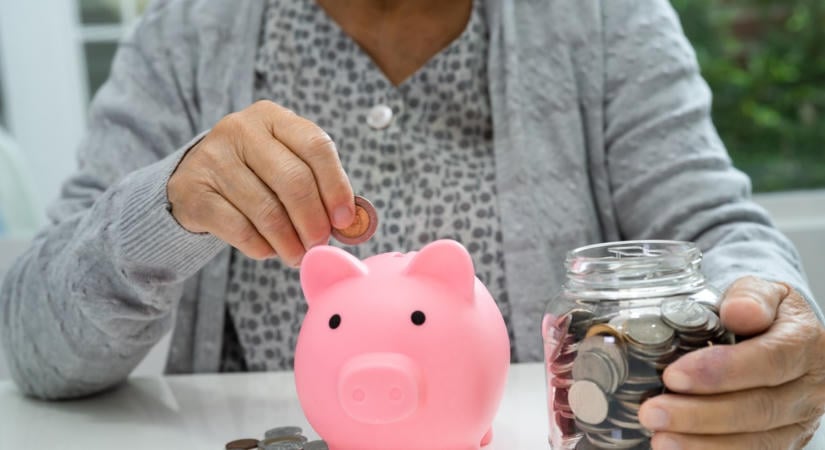 Eldőlt a nyugdíjasok sorsa: végleg kiderült, kapnak-e plusz pénzt az idősek az idén!