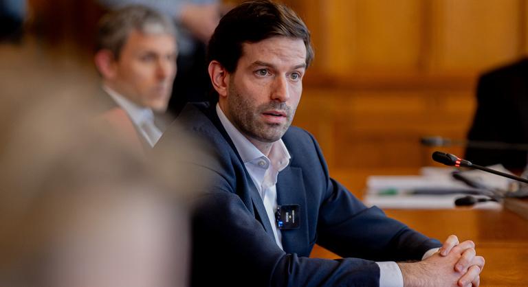 Fekete-Győr András reagált a tüntetésre: Nem fog menni, elvtársak, átlátunk rajtatok
