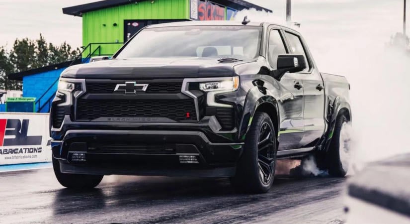 Itt a Chevy 675 lóerős válasza a Rumbe Bee-re