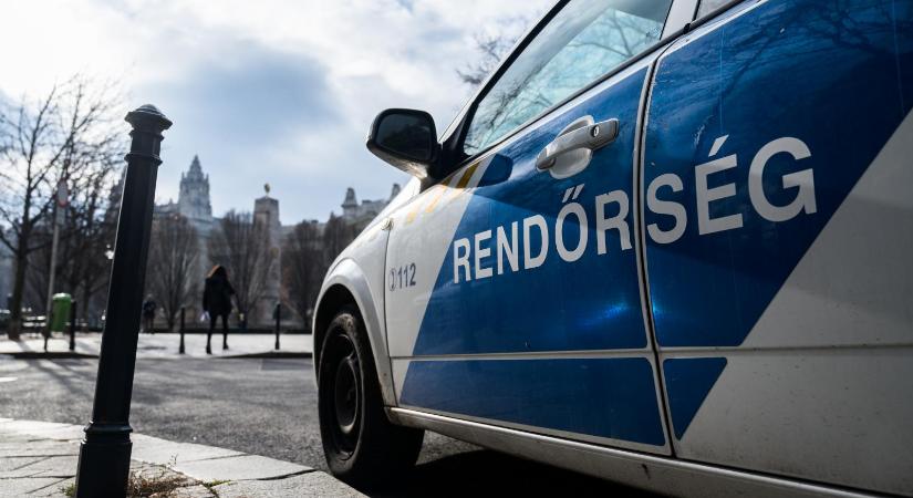 Öt autó ütközött a Göncz Árpád városközpontnál, két ember meghalt