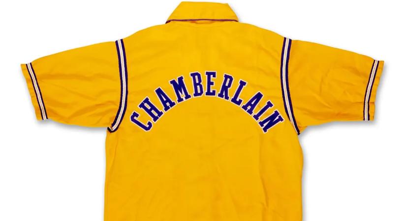 Csaknem 90 ezerért kelt el Wilt Chamberlain három dollárért vett felsője