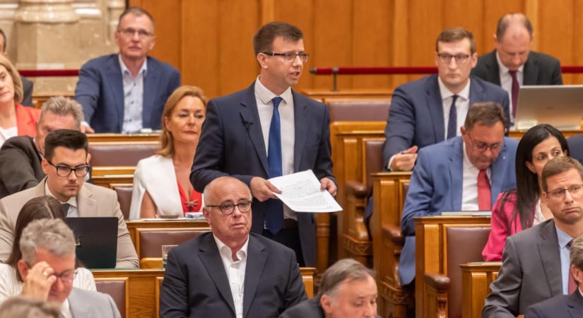 A Fidesz és a KDNP képviselői sem ültek be Baka András felszólalására