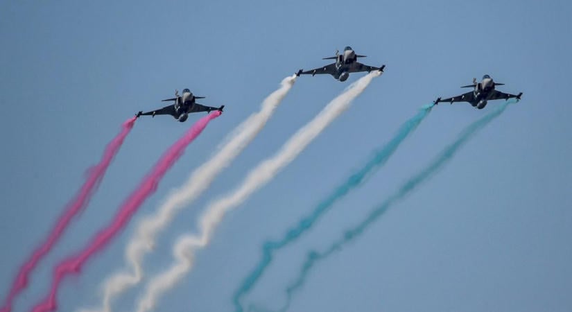 Különleges égi produkció: nemzeti trikolort húznak az égre a Gripenek