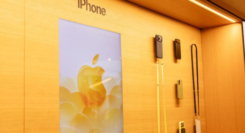 Hatmillió eladott összecsukható iPhone-t vár az elemző az Apple új csúcsmodelljétől