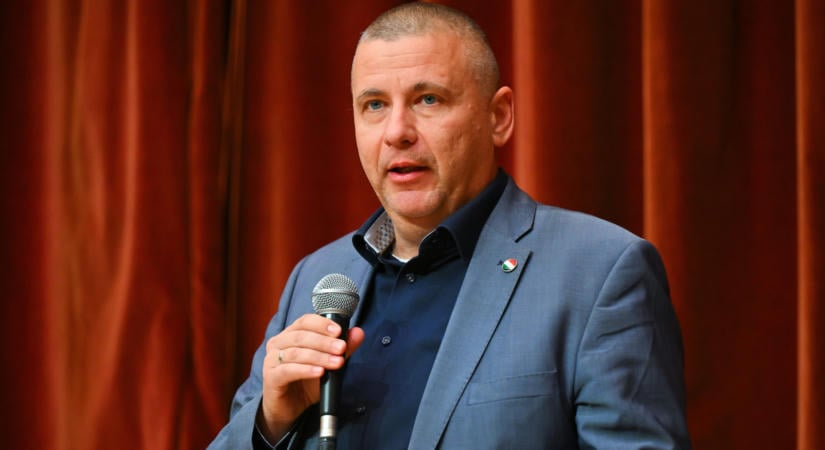 "Aki nincs az asztalnál, az az étlapon van" – Határozott üzenetet küldött a honvédelmi miniszter