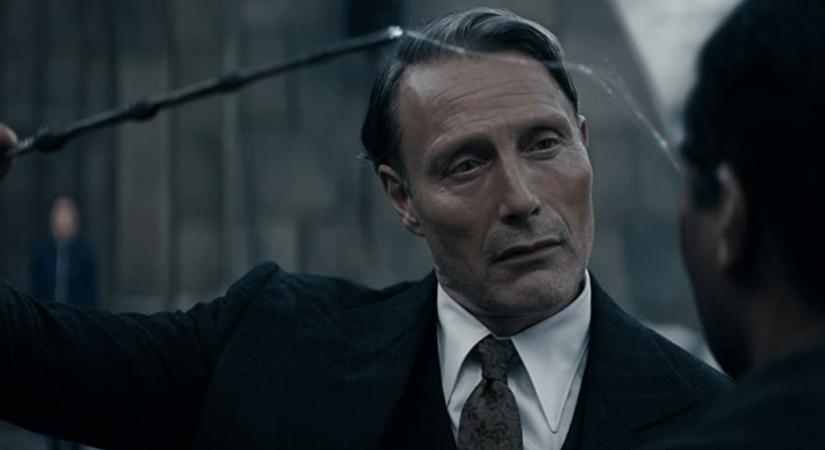 Mads Mikkelsen Johnny Depp nyomdokaiba lépett: vajon túlszárnyalja Gellert Grindelwaldként?