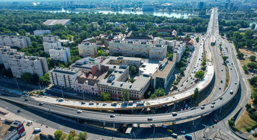 Vasárnaptól újra használható a felújított Flórián téri felüljáró