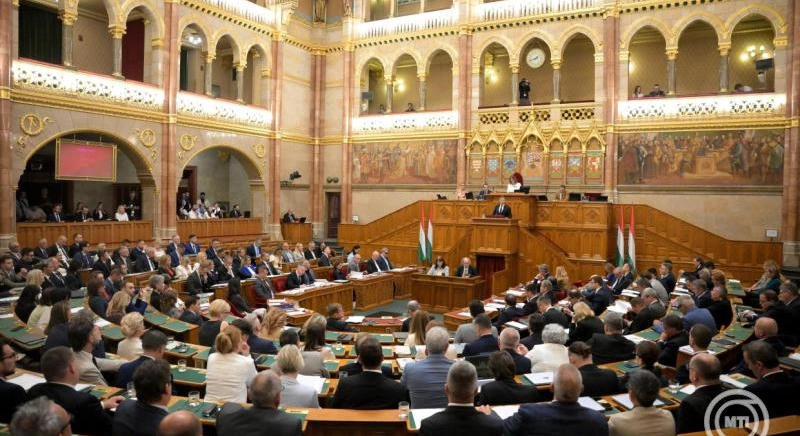 Megválaszthatja a parlament a Független Közmédia Testület tagjait és elnökét