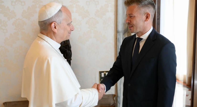 Magyar Péter meghívta XIV. Leót, a változásokról, kereszténységről és a mesterséges intelligenciáról is szót váltott a pápával