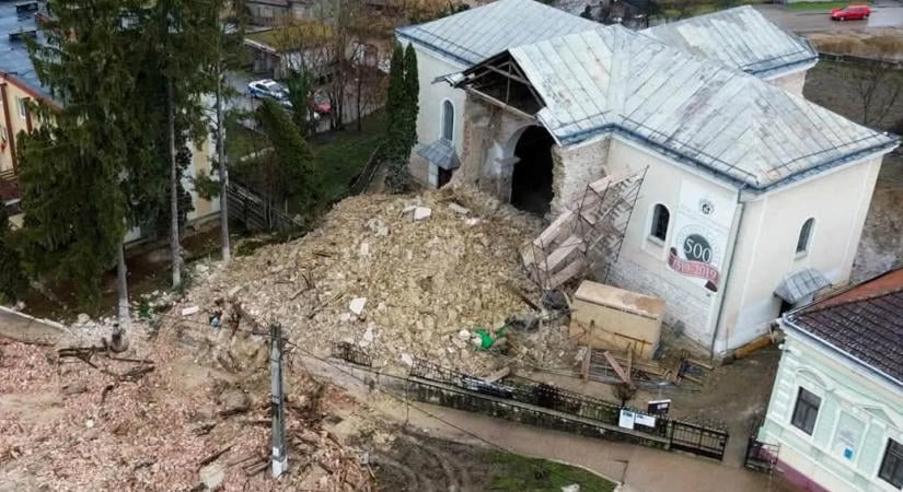 A magyar adófizetők pénzén újul meg a leomlott templom