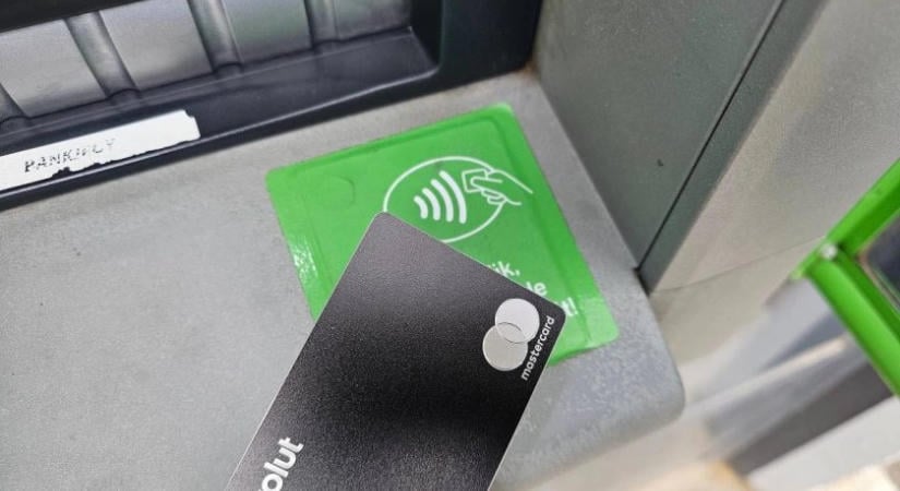 A Revolut gyors terjeszkedése miatt vizsgálódhat a brit bankfelügyelet