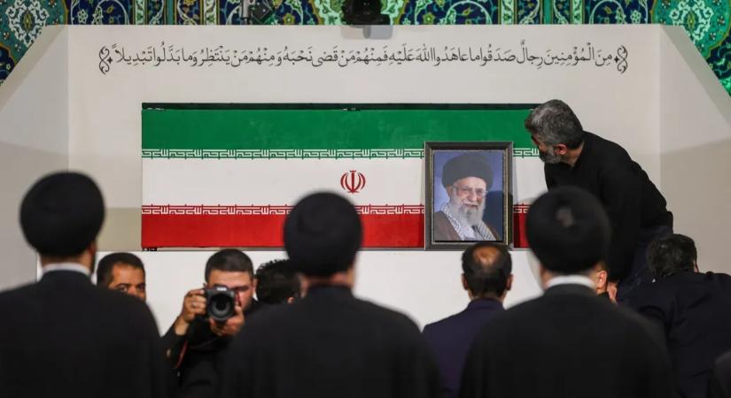 Négy hónappal megölése után eltemetik Ali Hamenei iráni ajatollahot