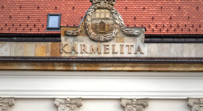 Felháborító pénzszórás a Karmelitában, súlyos milliárdokat költöttek Orbánék a berendezésekre
