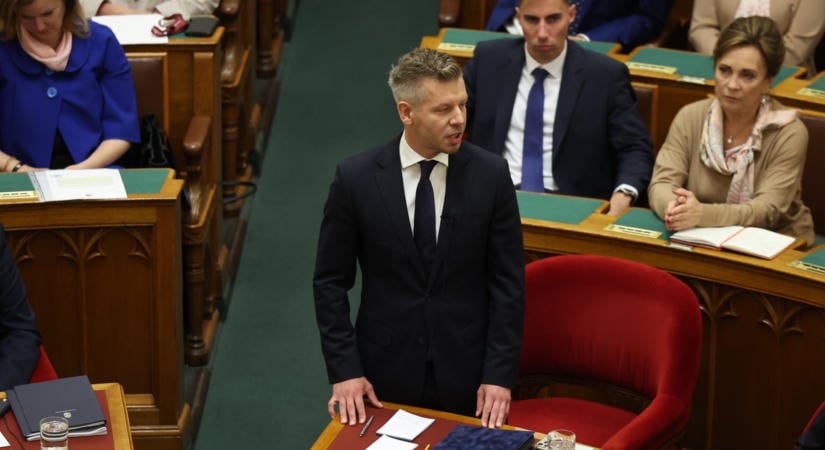 Búvárok keresték vaksötétben a Magyar Péter által a Dunába dobott telefont – a miniszterelnök feljelentést tesz az ügyben