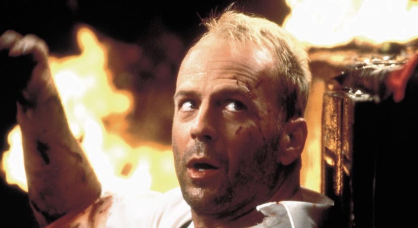 Összetört a szívünk! Friss fotón a nagybeteg Bruce Willis: így néz ki most az egykori akcióhős