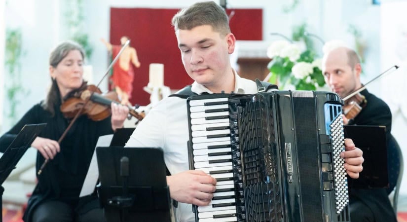 Az első alkalom, amikor nyilvánosan fellép életének új fejezetében a Fejér megyei művész