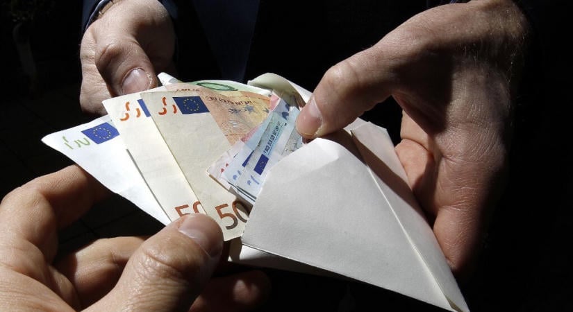 Év végéig bemutatja korrupcióellenes stratégiáját az Európai Bizottság