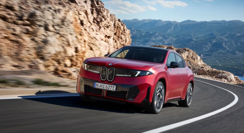 Beárazták a második debreceni BMW-t: ennyibe kerül a magyar autógyártás legújabb sztárja, az iX4