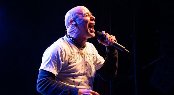 John Bush Budapestre hozza az Anthrax 1993–2003 korszakát