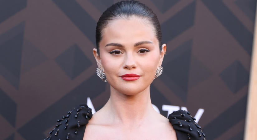 Selena Gomez bemutatja: 2026 egyik megosztónak jósolt cipőtrendje nagyon is működik