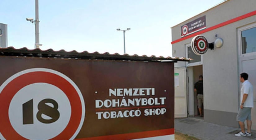 Megszűnhet az éjszakai alkoholárusítás a dohányboltokban, a kiskereskedők illegális árusoktól tartanak
