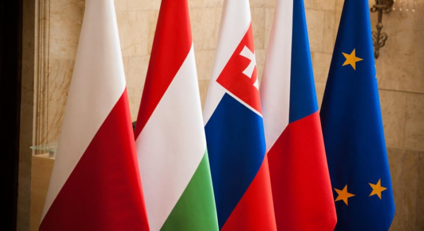 Nyílik az olló: Lengyelország elhúz, Csehország botladozik, Magyarország útkeresőben
