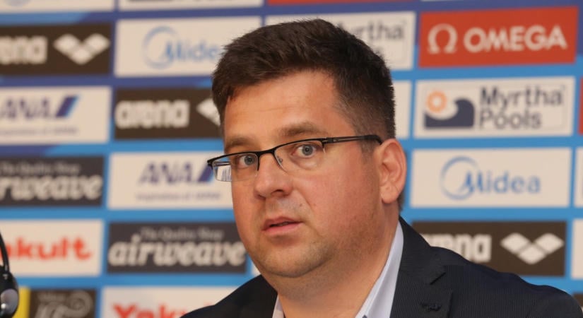 Álnevet is kapott! A letartóztatott Seszták Miklós ügyvédje már mindent tud arról, hogyan figyelték meg őket