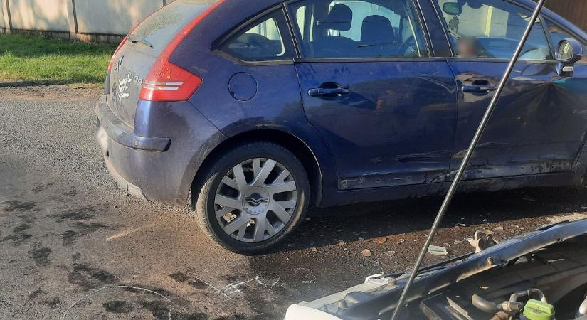 Újabb baleset! Két kocsi ütközött Nyírszőlősön, autómentőre is szükség volt - fotókkal!