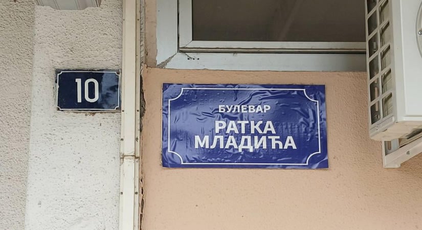 Ratko Mladić sugárút feliratú matricák jelentek meg Limánban
