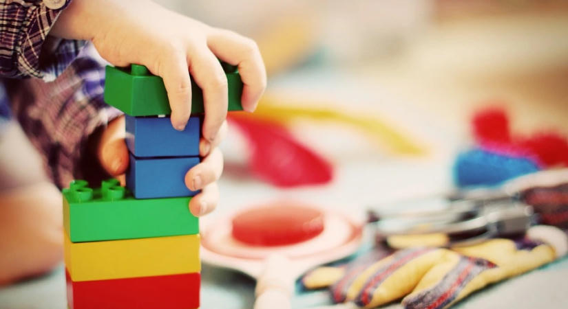 11 pontban merült fel jogsértés a kazári bölcsődeépítés során