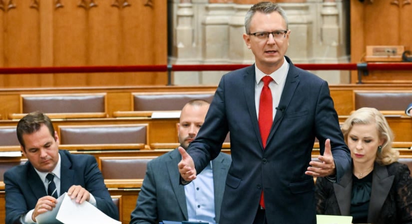 Rétvári Bence bírálja a gyermekvédelmi előterjesztést, szerinte „gendertörvény” készül