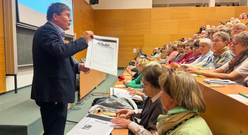 1956 titkai és emlékezete: különleges történelemórát tartott dr. Kalmár Sándor a Nyugdíjas Egyetemen