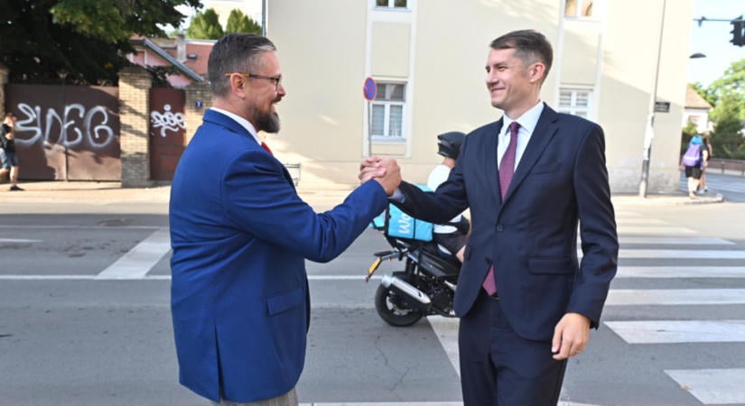 Juhász és Pásztor egy hónap alatt 12 ezer eurót költött FB-hirdetésekre
