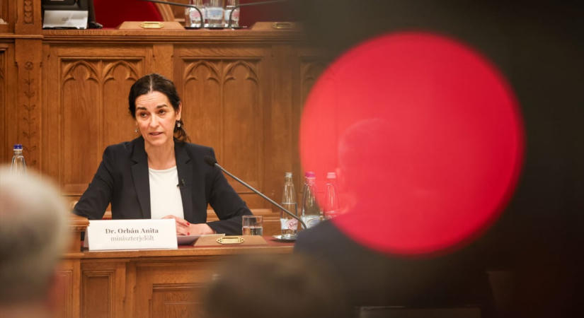 25 nagykövetet mentettek fel tisztségéből