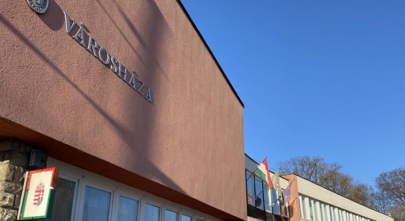 Választások a bakonyi városban: bővül a jelöltlista, kiderülhet a feloszlás oka