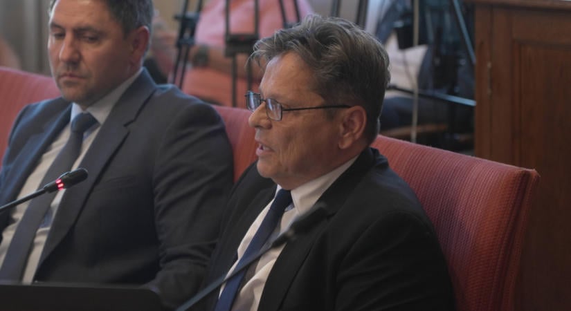 Titkosszolgálati kavarásról és szabadon hozzáférhető végrehajtói informatikai rendszerről beszélt a volt végrehajtó a parlamenti bizottság előtt