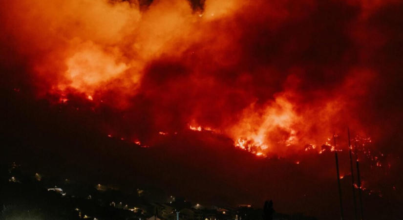 Egész éjjel házakat védtek a tűzoltók a horvát tengerparton, most egy sziget lángol
