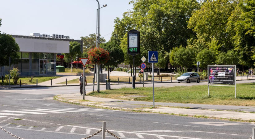 Szatírt fogtak Tatabánya utcáján, nők előtt mutogatta magát a 30 éves férfi