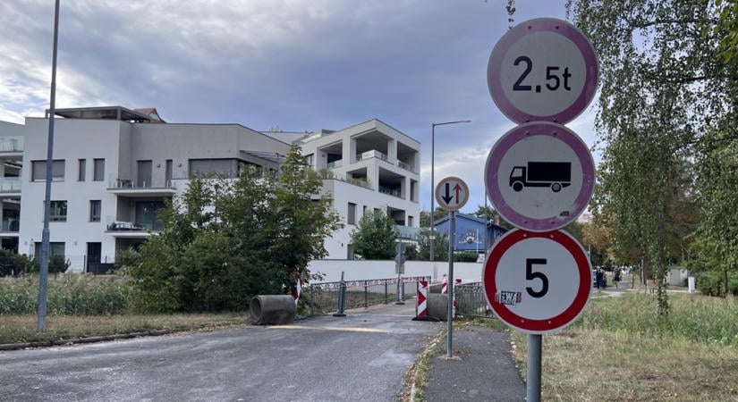 Nekilátnak az új híd építésének a szombathelyi Liget utcában